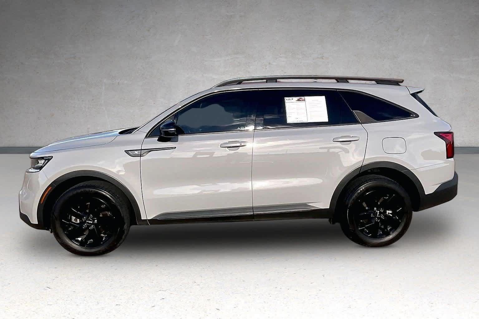 Used 2023 Kia Sorento S w/ Panoramic Sunroof Package AWD/4WD image 3
