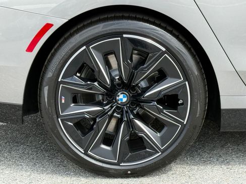 New 2026 BMW 740i w/ Premium Package RWD image 17