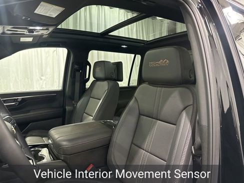 Certified 2025 Chevrolet Suburban High Country AWD/4WD image 30