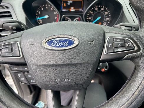 Used 2017 Ford Escape SE image 28