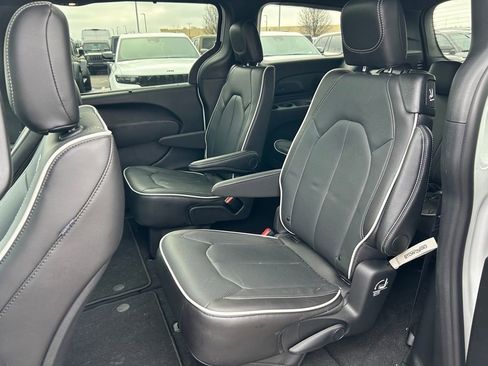 New 2026 Chrysler Pacifica Limited w/ S Appearance Package FWD image 25