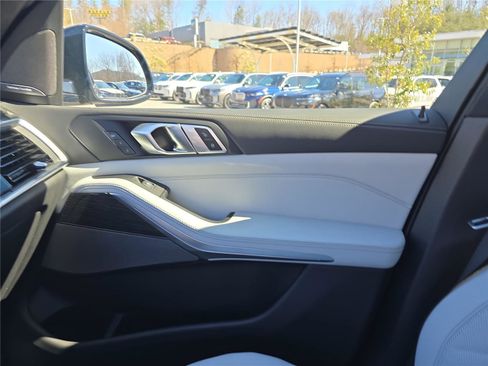 New 2026 BMW X7 xDrive40i w/ M Sport Package image 23