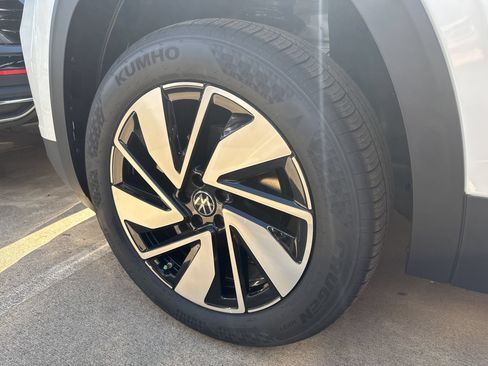 Used 2026 Volkswagen Atlas SE FWD image 27