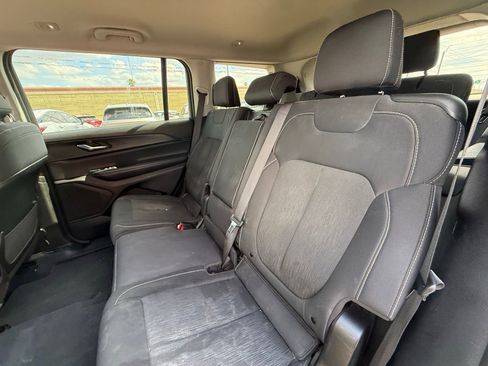 Used 2023 Jeep Grand Cherokee L Laredo RWD image 10