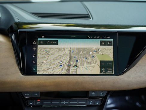 Used 2022 Audi e-tron GT Premium Plus image 32