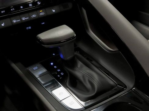 Certified 2025 Hyundai Elantra SEL FWD image 31