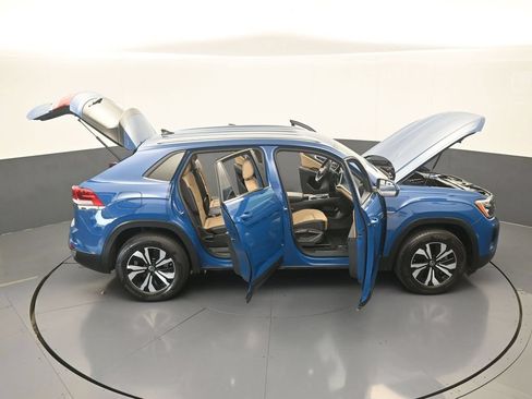 Used 2025 Volkswagen Atlas Cross Sport SE FWD image 55