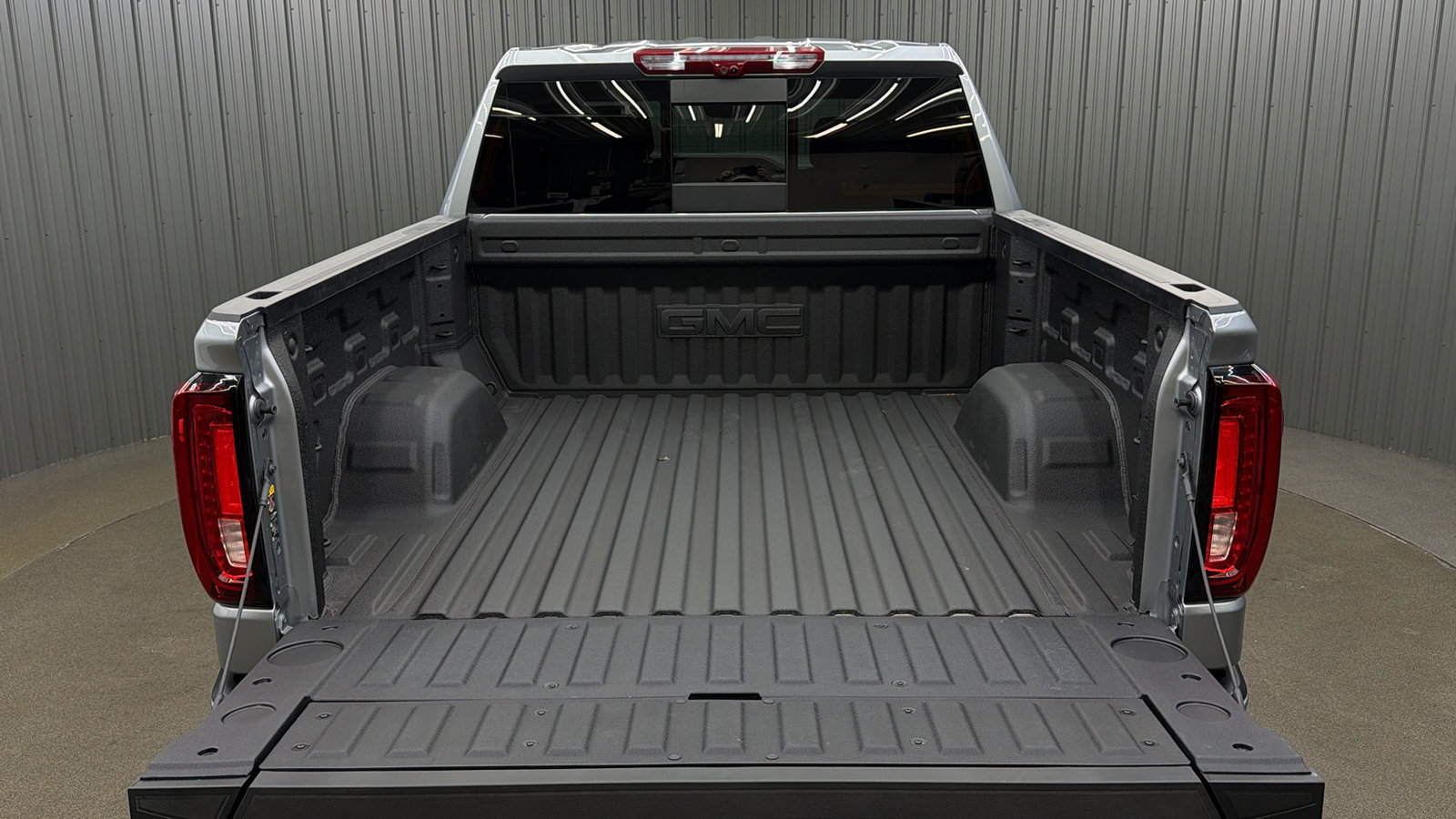 Used 2026 GMC Sierra 1500 AT4 w/ AT4 Premium Package AWD/4WD image 17