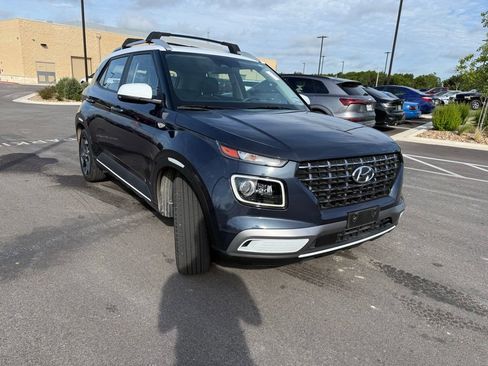 Certified 2023 Hyundai Venue Limited FWD image 3