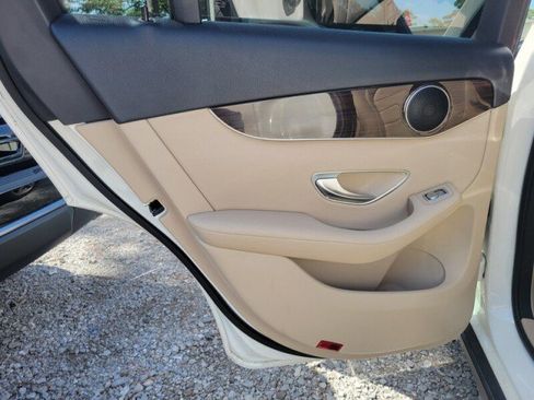 Used 2021 Mercedes-Benz GLC 300 image 29