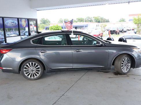Used 2017 Kia Cadenza Technology FWD image 4