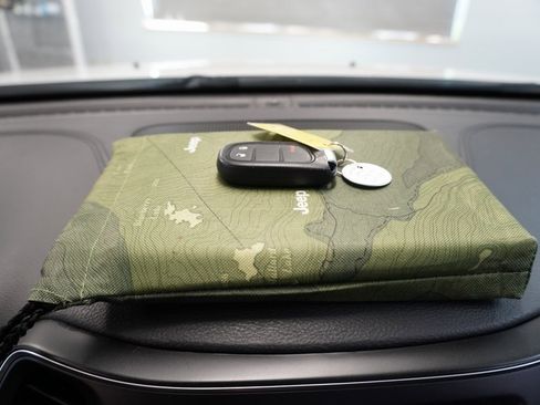 Used 2020 Jeep Cherokee Latitude Plus image 36