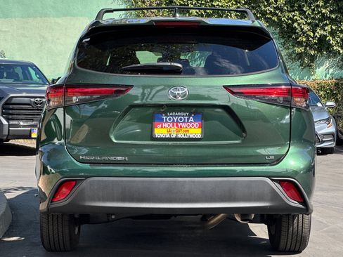 Used 2024 Toyota Highlander LE image 5