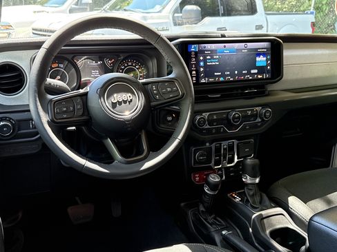 Used 2025 Jeep Wrangler Unlimited Sport AWD/4WD image 22