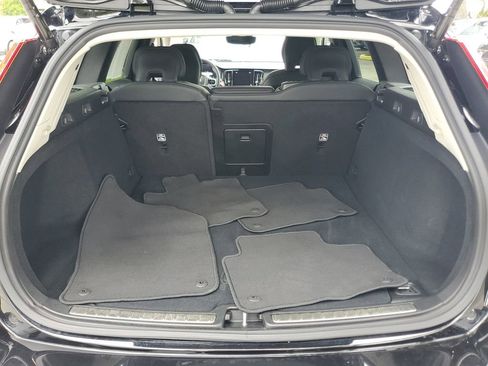 Certified 2025 Volvo V60 B5 Cross Country Plus AWD/4WD image 9
