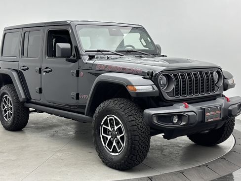 Used 2025 Jeep Wrangler Unlimited Rubicon AWD/4WD image 3