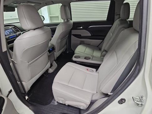 Used 2017 Toyota Highlander Limited FWD image 34