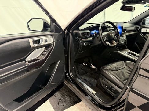 Used 2020 Ford Explorer Platinum w/ Premium Technology Package image 35
