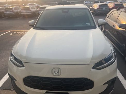 Used 2023 Honda HR-V LX image 2