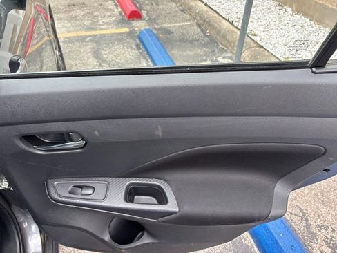 Used 2022 Nissan Versa SV image 39