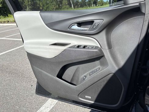 Used 2019 Chevrolet Equinox Premier FWD image 17