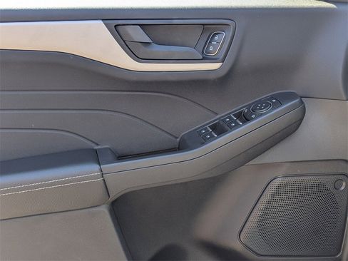 Used 2022 Ford Escape SE w/ SE Sport Appearance Package image 12