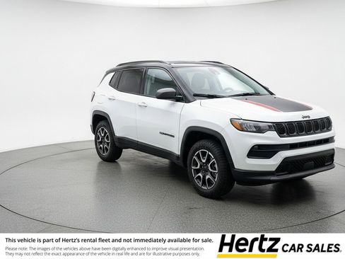 Used 2025 Jeep Compass Trailhawk AWD/4WD image 1