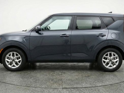 Used 2025 Kia Soul LX w/ LX Technology Package FWD image 4