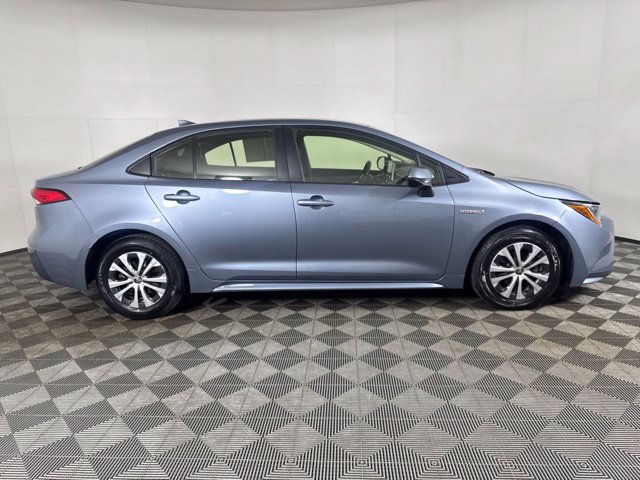 Used 2021 Toyota Corolla LE FWD image 2