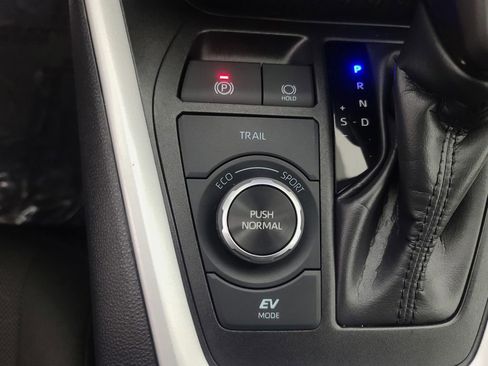 Used 2025 Toyota RAV4 XLE image 36