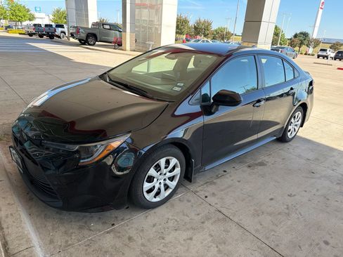 Used 2024 Toyota Corolla LE FWD image 1