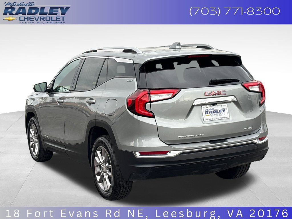 Used 2024 GMC Terrain SLT AWD/4WD image 3