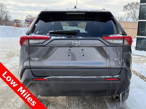 Used 2019 Toyota RAV4 LE image 4