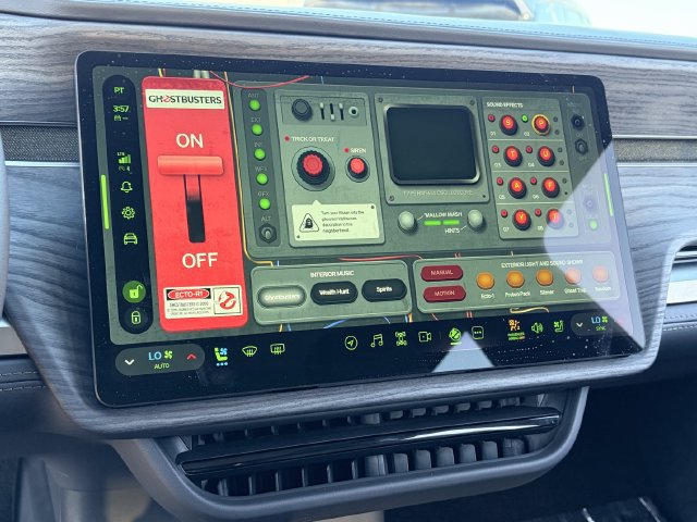 Used 2023 Rivian R1S Adventure Quad AWD/4WD image 15
