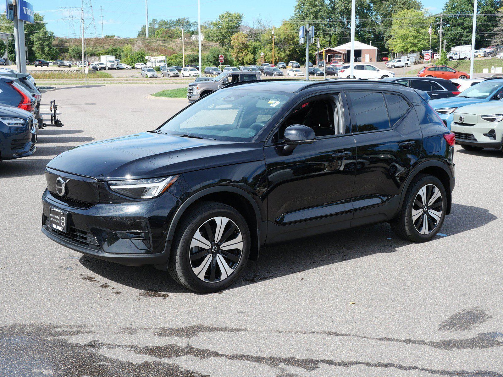 Used 2023 Volvo XC40 Recharge Plus w/ Protection Package Premier AWD/4WD image 3