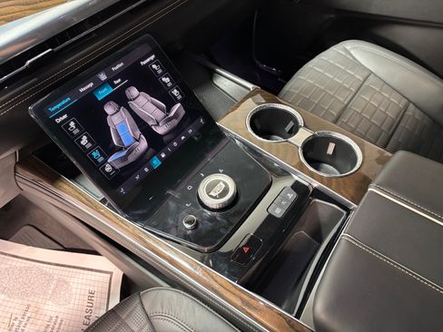 Used 2025 Cadillac Escalade Sport Platinum w/ LPO, ONYX Package AWD/4WD image 13