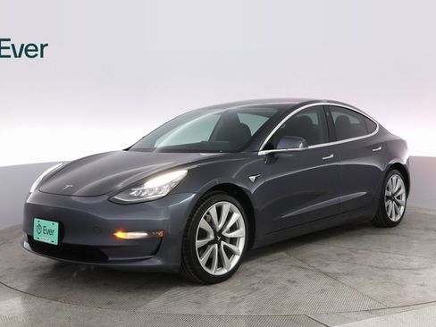 Used 2019 Tesla Model 3 Standard Range Plus image 2