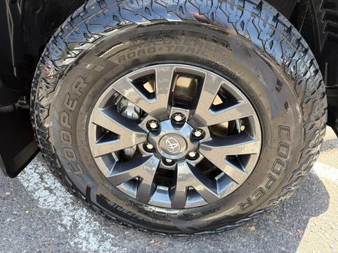 Certified 2022 Toyota Tacoma SR5 AWD/4WD image 2