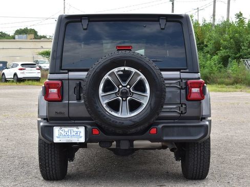 Used 2022 Jeep Wrangler Unlimited Sahara w/ LED Lighting Group AWD/4WD image 9