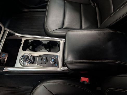 Used 2022 Ford Explorer XLT w/ Equipment Group 202A AWD/4WD image 29