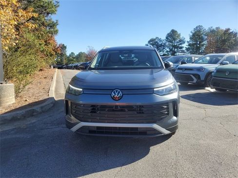 New 2025 Volkswagen Tiguan SE image 2