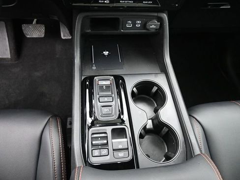 Used 2024 Honda Pilot TrailSport image 32