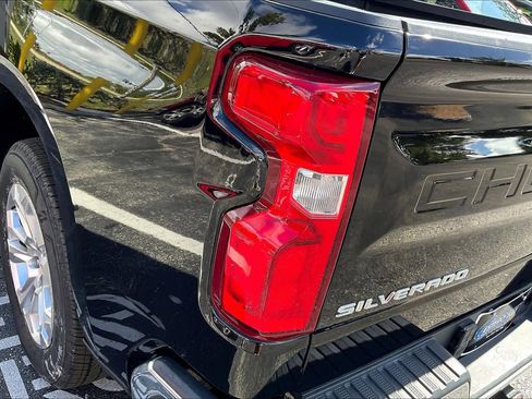 Used 2023 Chevrolet Silverado 1500 LTZ w/ LTZ Premium Package AWD/4WD image 28