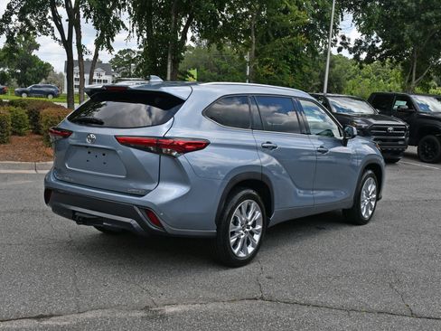 Used 2021 Toyota Highlander Limited FWD image 4
