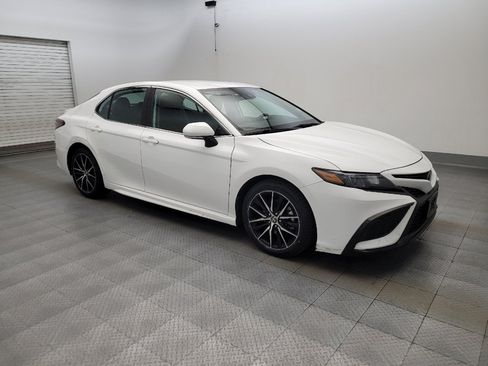 Used 2023 Toyota Camry SE FWD image 11