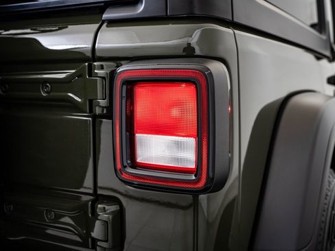 Used 2024 Jeep Wrangler Sport S image 16