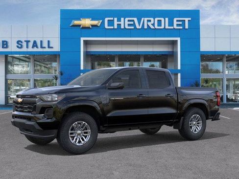 Used 2026 Chevrolet Colorado LT RWD image 2