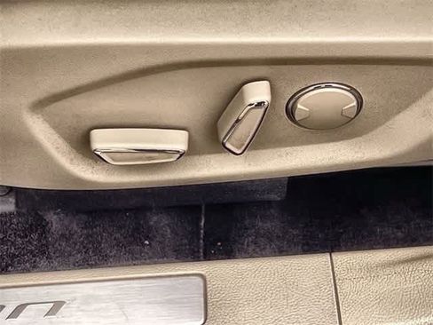 Used 2017 Ford Fusion Platinum image 31