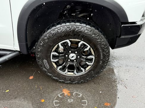 Used 2022 Chevrolet Silverado 1500 ZR2 w/ Technology Package image 12