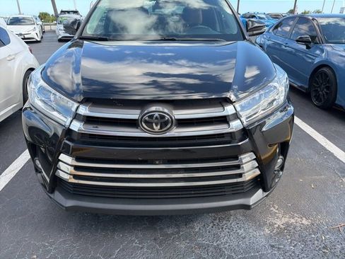 Used 2018 Toyota Highlander Limited image 2